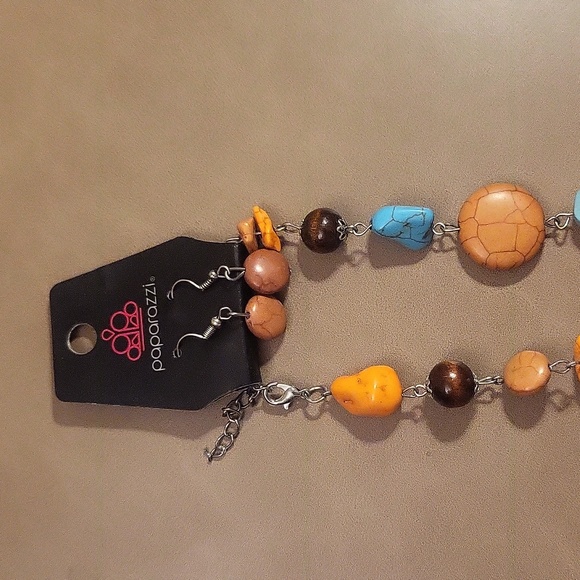 Paparazzi Two-Piece Faux Stone Necklace And Earring Set - Picture 4 of 6